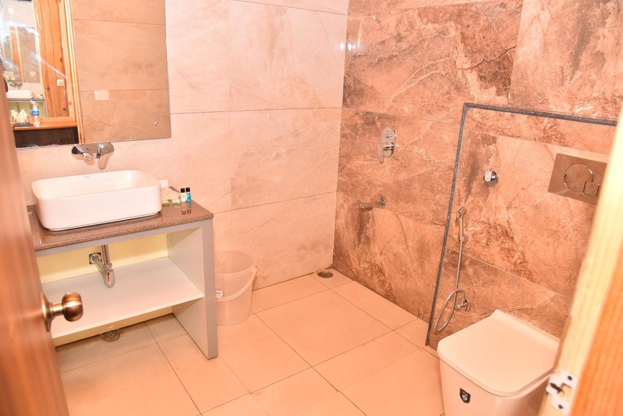 Qcent Woods Resort & Spa, Рішикеш Екстер'єр фото
