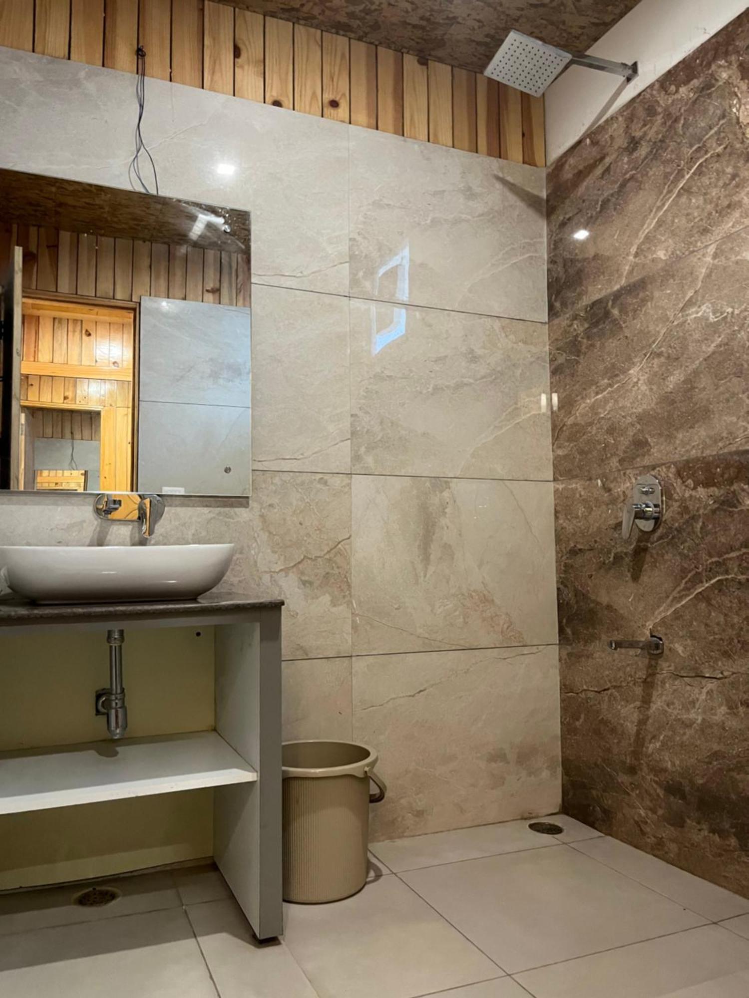 Qcent Woods Resort & Spa, Рішикеш Екстер'єр фото