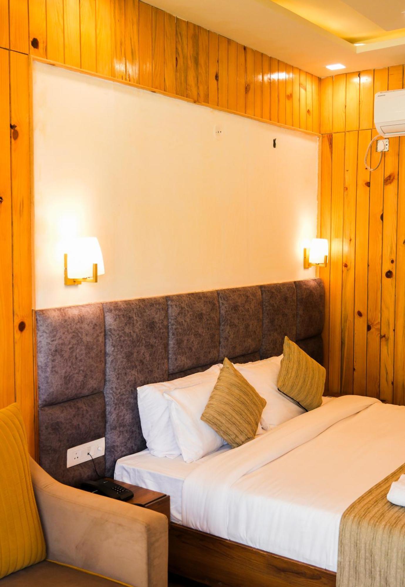 Qcent Woods Resort & Spa, Рішикеш Екстер'єр фото
